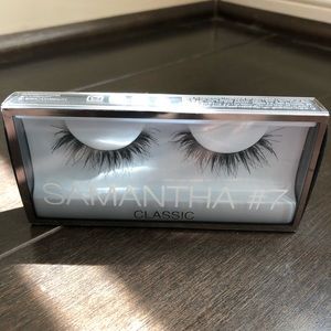 Huda Beauty Samantha eyelashes
